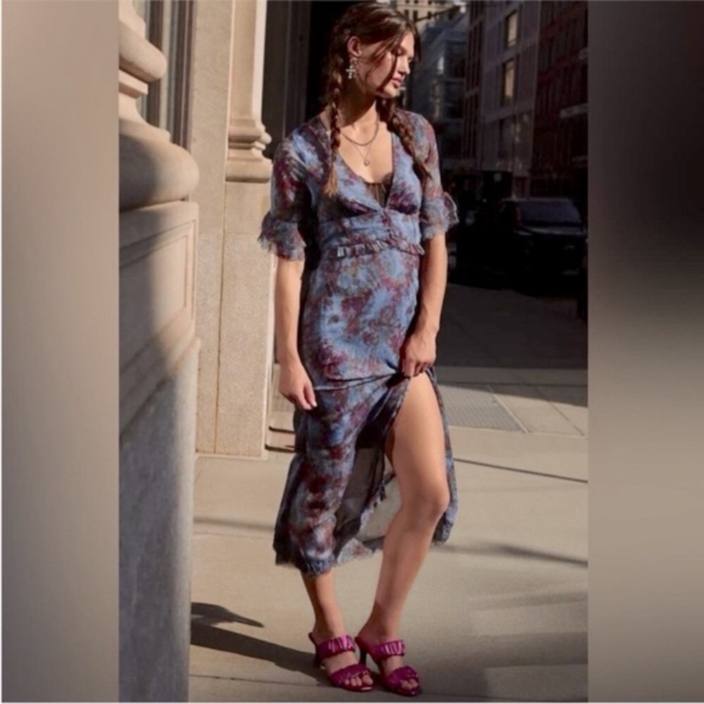 Urban Outfitters. Florence Chiffon Printed Midi Dress Blue Abstract Purple. XS.